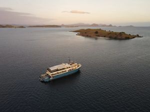 KUDANIL - Custom Motor Yacht 50m - 8 Cabins - Labuan Bajo - Komodo - Raja Ampat - Sorong - Indonesia KUDANIL - Custom Motor Yacht 50m - 8 Cabins - Labuan Bajo - Komodo - Raja Ampat - Sorong - Indonesia