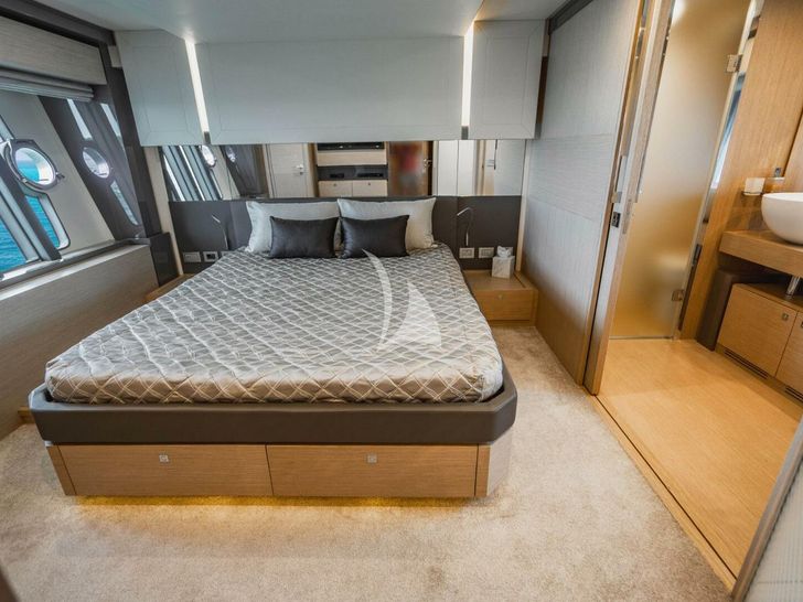 KUDU Ferretti Yacht 750 VIP cabin 1