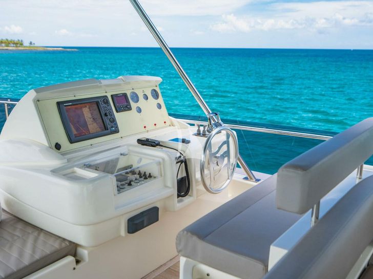 KUDU Ferretti Yacht 750 helm KUDU Ferretti Yacht 750 helm