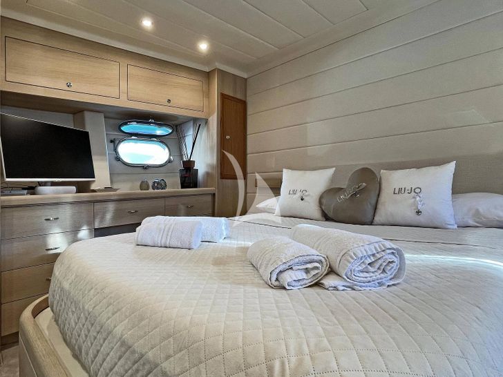 LA CHICCA 1998 Benetti 23m - VIP cabin LA CHICCA 1998 Benetti 23m - VIP cabin