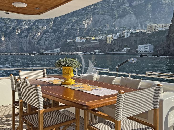 LA CHICCA 1998 Benetti 23m - aft deck dining area LA CHICCA 1998 Benetti 23m - aft deck dining area