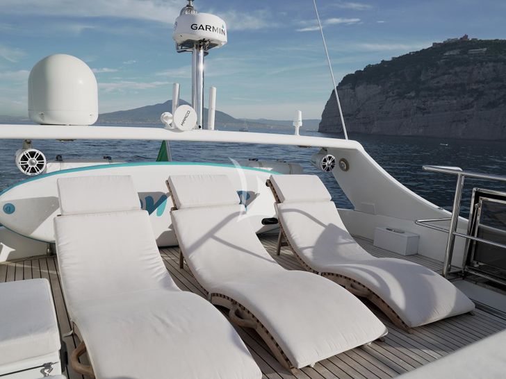 LA CHICCA 1998 Benetti 23m - flybridge sun beds LA CHICCA 1998 Benetti 23m - flybridge sun beds