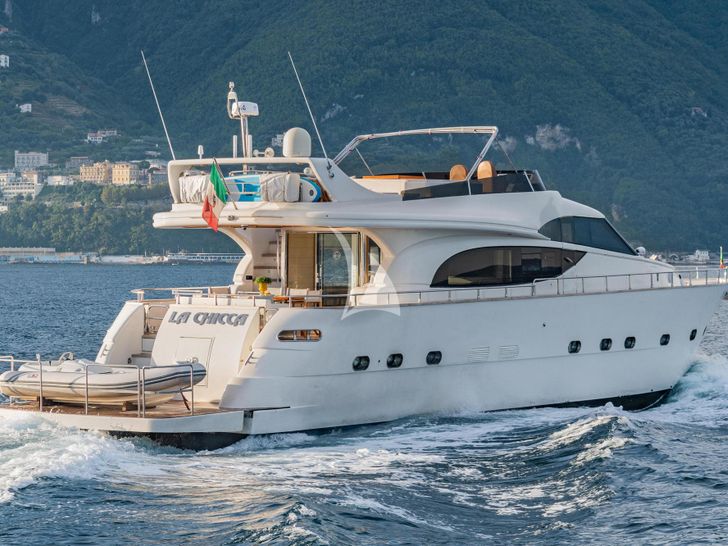 LA CHICCA 1998 Benetti 23m - side view cruising LA CHICCA 1998 Benetti 23m - side view cruising