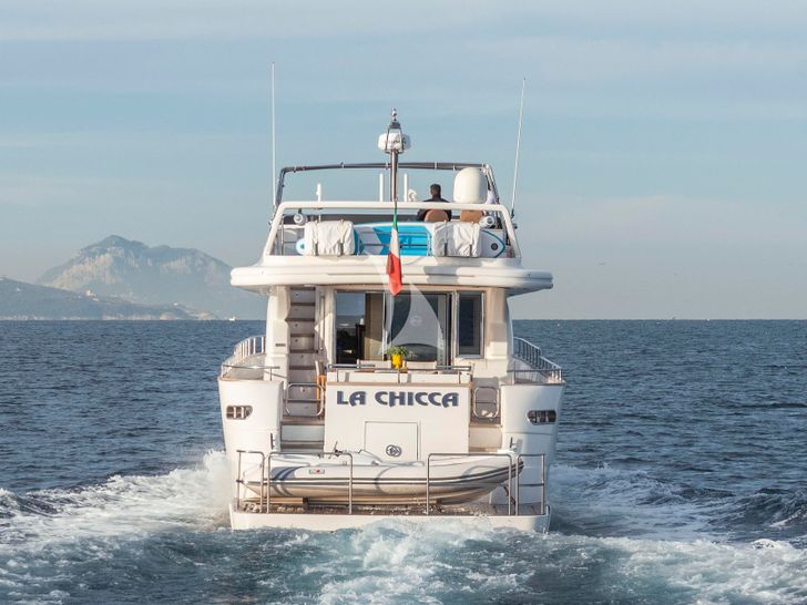 LA CHICCA 1998 Benetti 23m - stern view cruising LA CHICCA 1998 Benetti 23m - stern view cruising