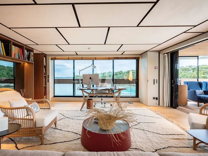 LA LA LAND Owners Saloon LA LA LAND Owners Saloon