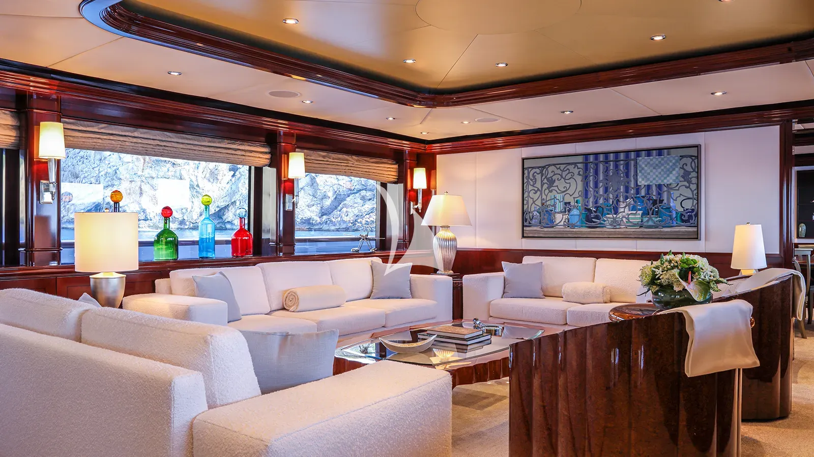 DIRT POOR Trinity 161 - main saloon lounge