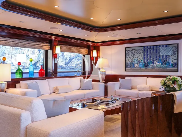 DIRT POOR Trinity 161 - main saloon lounge DIRT POOR Trinity 161 - main saloon lounge