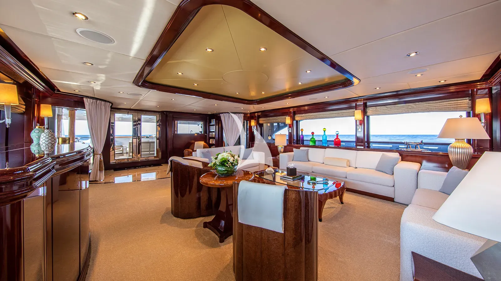 DIRT POOR Trinity 161 - main saloon