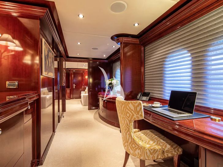 DIRT POOR Trinity 161 - master cabin office DIRT POOR Trinity 161 - master cabin office