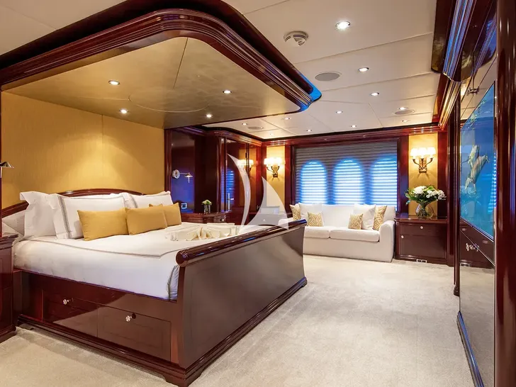 DIRT POOR Trinity 161 - master cabin DIRT POOR Trinity 161 - master cabin