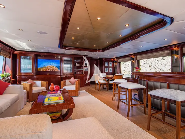 DIRT POOR Trinity 161 - sky lounge bar DIRT POOR Trinity 161 - sky lounge bar