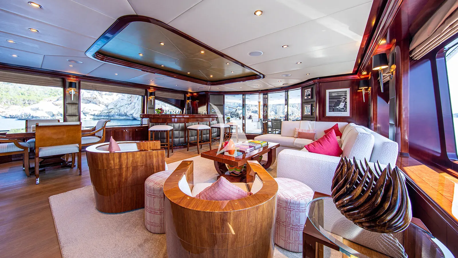 DIRT POOR Trinity 161 - sky lounge