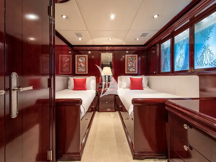 DIRT POOR Trinity 161 - twin cabin DIRT POOR Trinity 161 - twin cabin