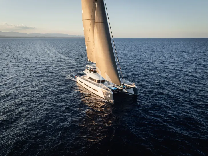 LA DESIRADE Lagoon Seventy 7 - sailing profile LA DESIRADE Lagoon Seventy 7 - sailing profile