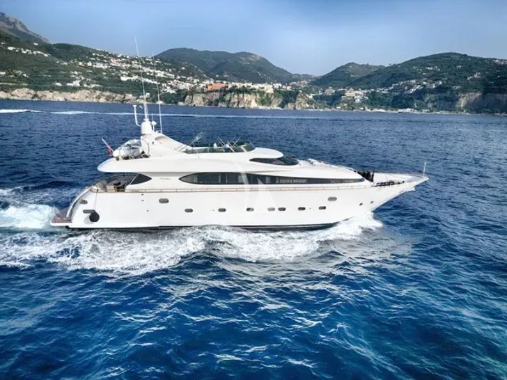 LADY A Maiora 30m - cruising side profile LADY A Maiora 30m - cruising side profile