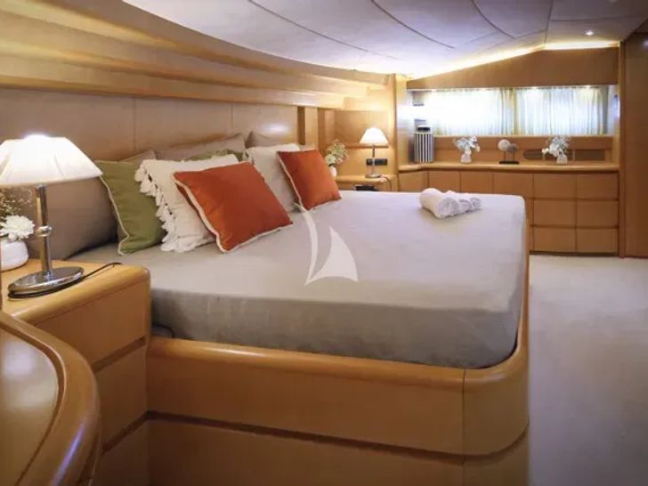 LADY A Maiora 30m - master cabin bed LADY A Maiora 30m - master cabin bed