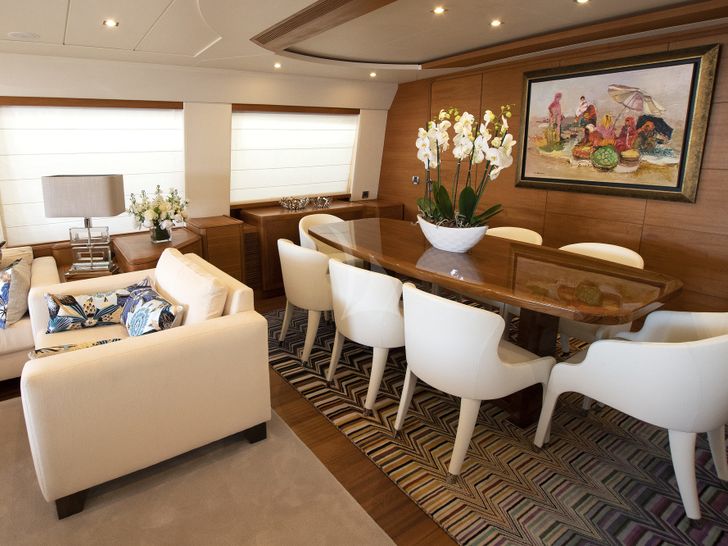 LADY EMMA Couach 3300 Fly - indoor dining area LADY EMMA Couach 3300 Fly - indoor dining area