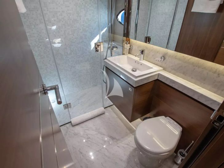 LADY ISABELA Princess 77 - VIP 1 cabin bathroom LADY ISABELA Princess 77 - VIP 1 cabin bathroom