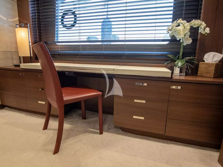 LADY ISABELA Princess 77 - master cabin vanity LADY ISABELA Princess 77 - master cabin vanity