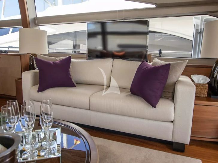 LADY ISABELA Princess 77 - saloon seating and TV LADY ISABELA Princess 77 - saloon seating and TV