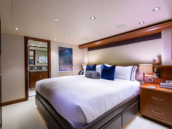 LADY JJ Westport W130 - VIP cabin 1 LADY JJ Westport W130 - VIP cabin 1