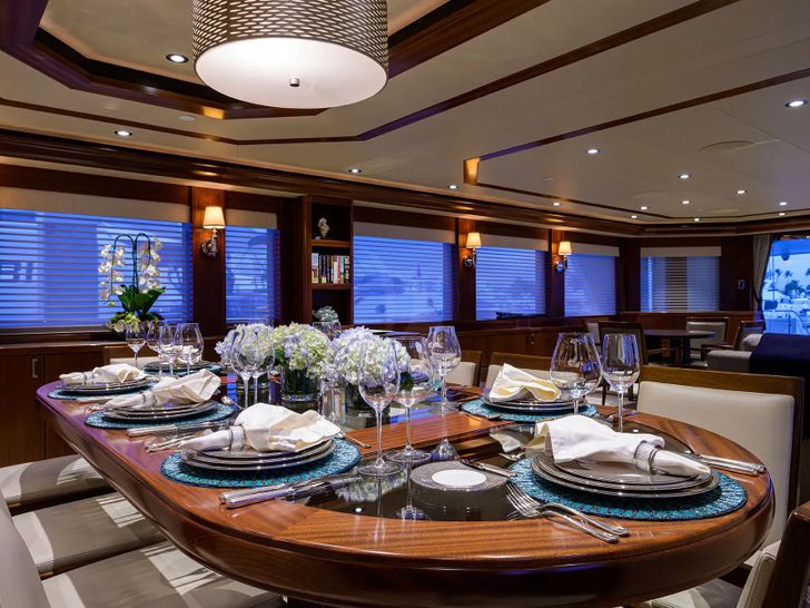 LADY JJ Westport W130 - indoor dining set up LADY JJ Westport W130 - indoor dining set up