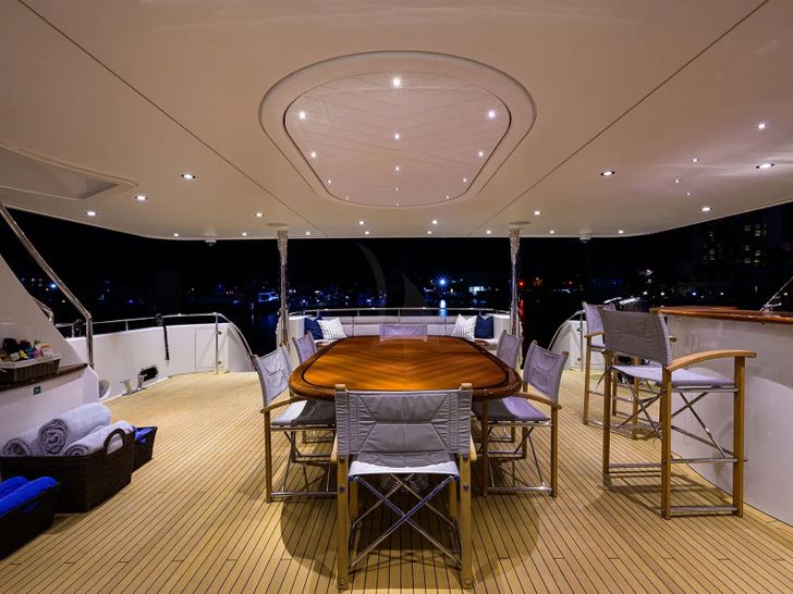 LADY JJ Westport W130 - main aft deck LADY JJ Westport W130 - main aft deck