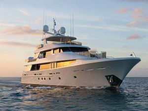 LADY JJ - Westport W130 - 5 Cabins - Nassau - Exumas - Bahamas LADY JJ - Westport W130 - 5 Cabins - Nassau - Exumas - Bahamas