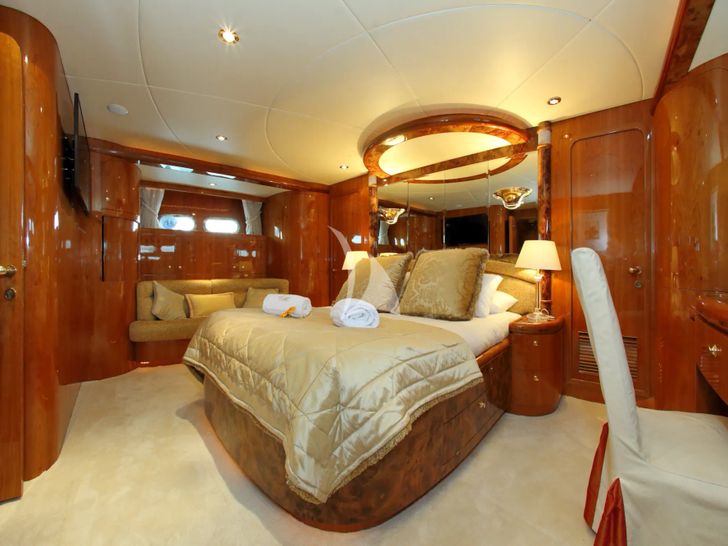 LADY MARCELLE Horizon Elegance 88 - VIP cabin wide shot LADY MARCELLE Horizon Elegance 88 - VIP cabin wide shot