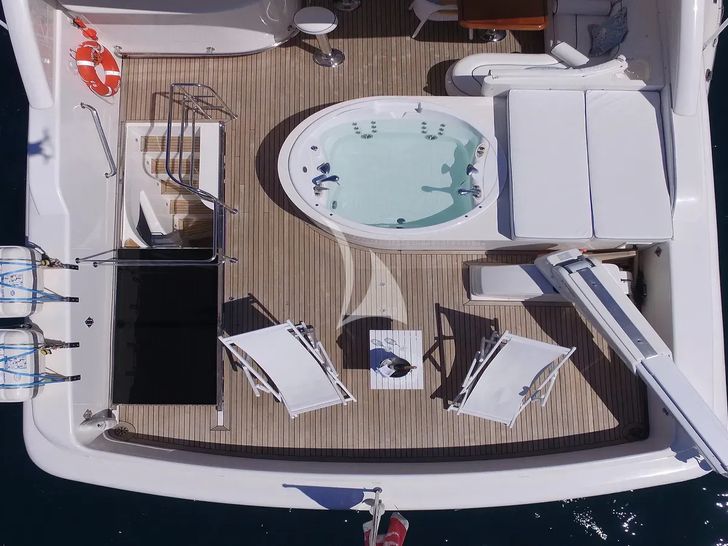 LADY MARCELLE Horizon Elegance 88 - jacuzzi and bronzing area LADY MARCELLE Horizon Elegance 88 - jacuzzi and bronzing area