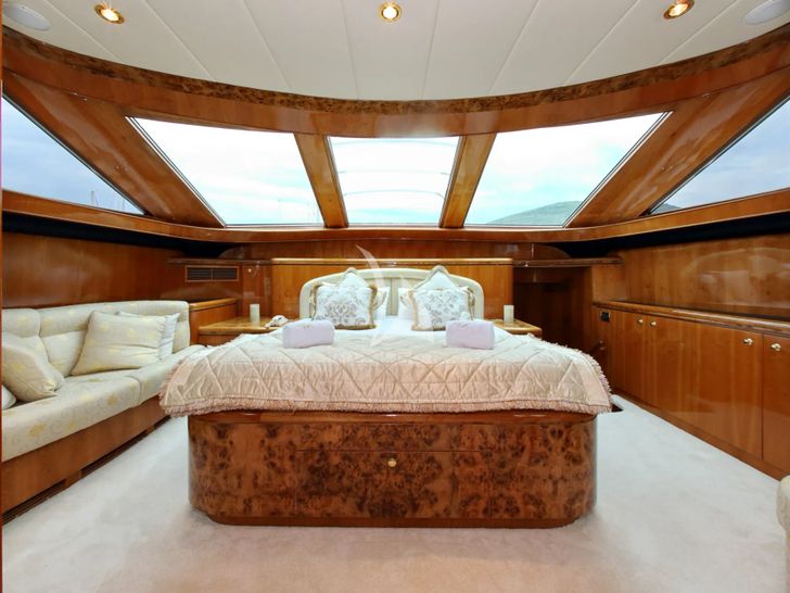 LADY MARCELLE Horizon Elegance 88 - master cabin bed LADY MARCELLE Horizon Elegance 88 - master cabin bed
