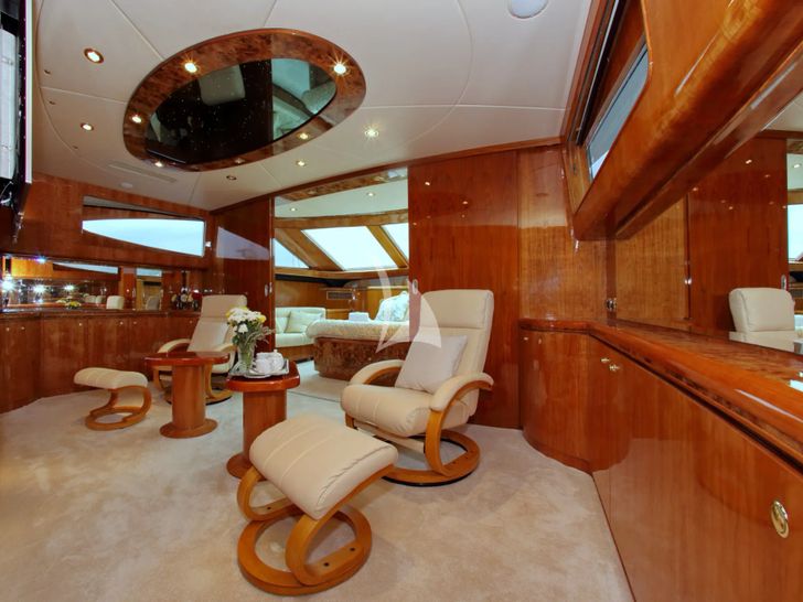 LADY MARCELLE Horizon Elegance 88 - master cabin lounge LADY MARCELLE Horizon Elegance 88 - master cabin lounge