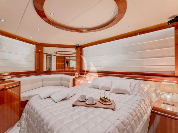 LADY MURA Dominator 29m - VIP cabin 1 LADY MURA Dominator 29m - VIP cabin 1