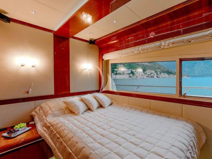 LADY MURA Dominator 29m - VIP cabin 3 LADY MURA Dominator 29m - VIP cabin 3