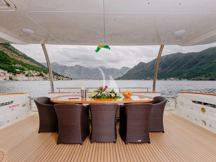 LADY MURA Dominator 29m - aft alfresco dining area LADY MURA Dominator 29m - aft alfresco dining area