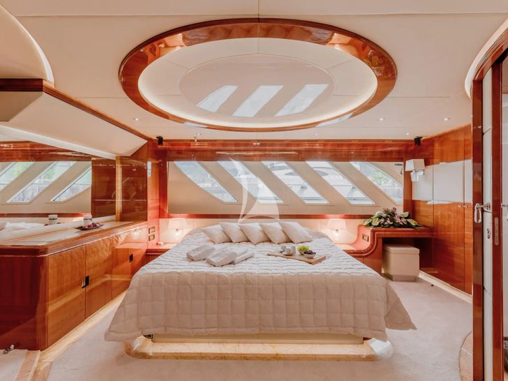 LADY MURA Dominator 29m - master cabin LADY MURA Dominator 29m - master cabin