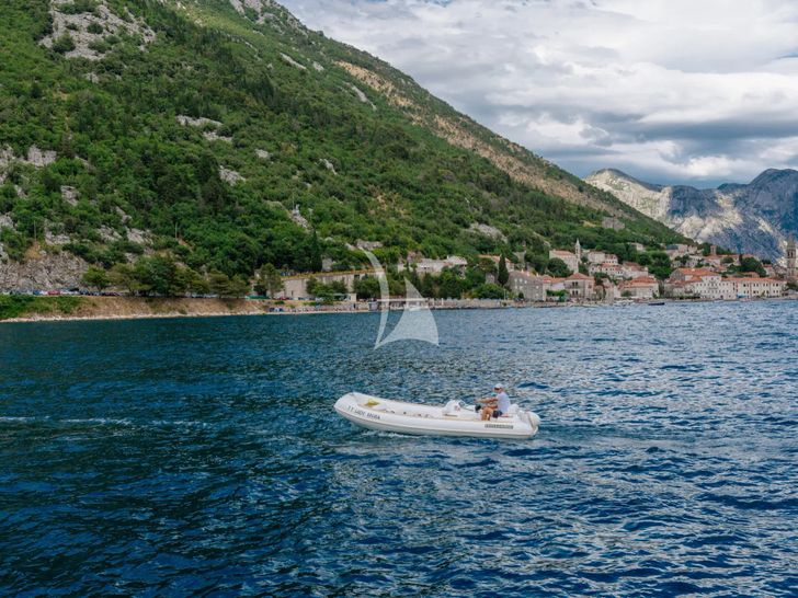 LADY MURA Dominator 29m - tender LADY MURA Dominator 29m - tender