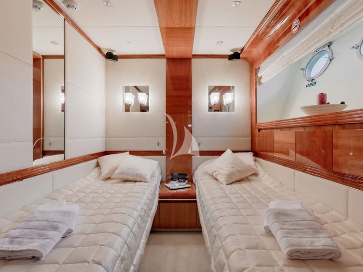 LADY MURA Dominator 29m - twin cabin LADY MURA Dominator 29m - twin cabin