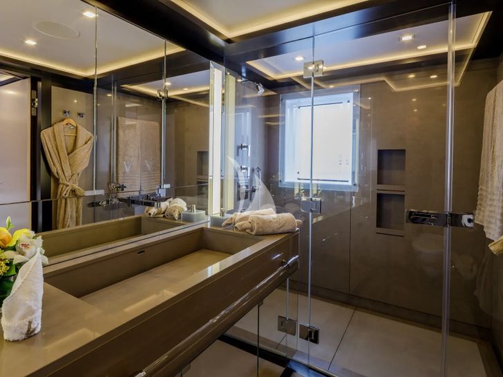 LADY VERA Nobiskrug 73m - VIP cabin 1 bathroom LADY VERA Nobiskrug 73m - VIP cabin 1 bathroom