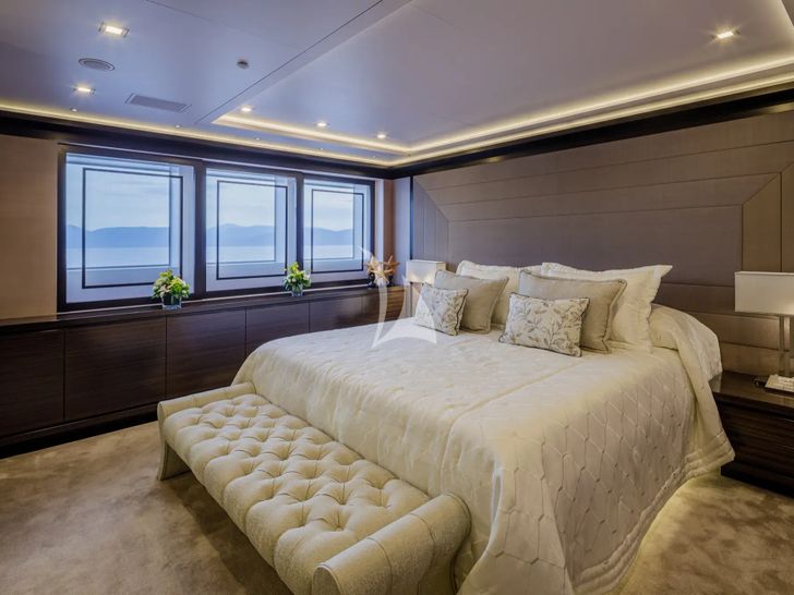 LADY VERA Nobiskrug 73m - VIP cabin 1 LADY VERA Nobiskrug 73m - VIP cabin 1