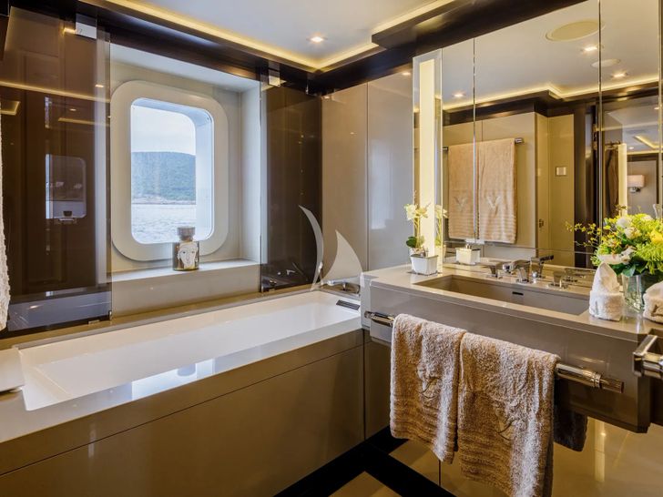LADY VERA Nobiskrug 73m - VIP cabin 2 bathroom LADY VERA Nobiskrug 73m - VIP cabin 2 bathroom