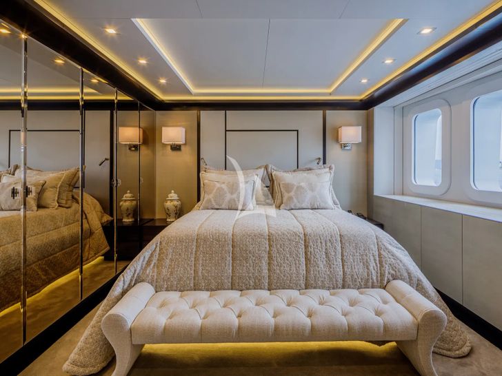 LADY VERA Nobiskrug 73m - VIP cabin 2 LADY VERA Nobiskrug 73m - VIP cabin 2