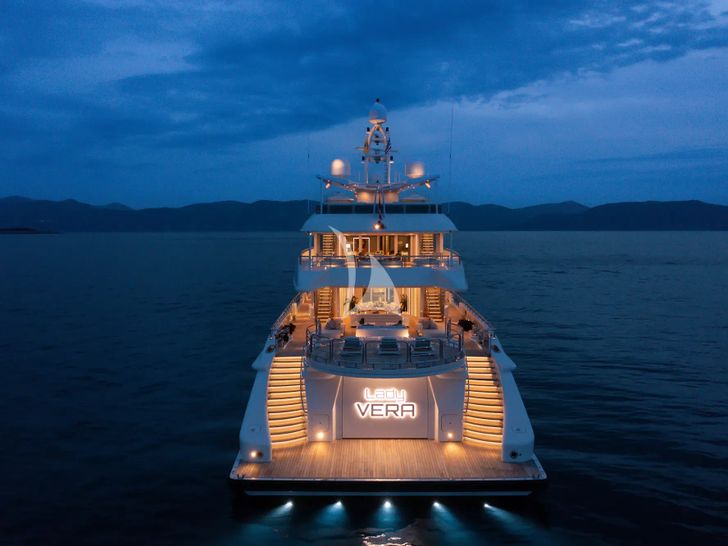 LADY VERA Nobiskrug 73m - aft at night LADY VERA Nobiskrug 73m - aft at night