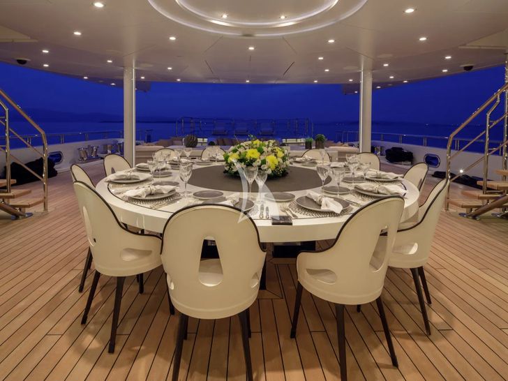 LADY VERA Nobiskrug 73m - alfresco dinner set up LADY VERA Nobiskrug 73m - alfresco dinner set up