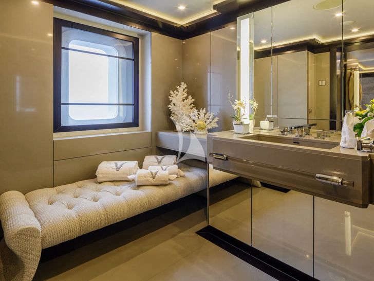 LADY VERA Nobiskrug 73m - convertible twin cabin 1 bathroom LADY VERA Nobiskrug 73m - convertible twin cabin 1 bathroom