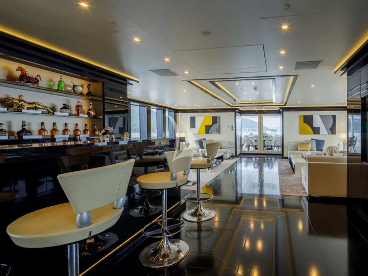 LADY VERA Nobiskrug 73m - main saloon bar area LADY VERA Nobiskrug 73m - main saloon bar area