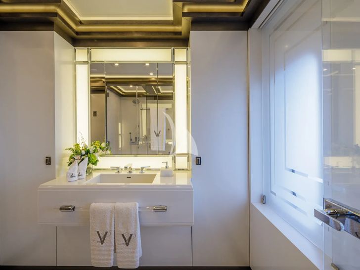 LADY VERA Nobiskrug 73m - master cabin vanity unit LADY VERA Nobiskrug 73m - master cabin vanity unit