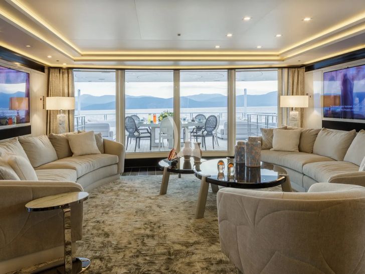 LADY VERA Nobiskrug 73m - sky lounge LADY VERA Nobiskrug 73m - sky lounge