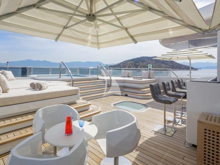 LADY VERA Nobiskrug 73m - sun deck amenities LADY VERA Nobiskrug 73m - sun deck amenities