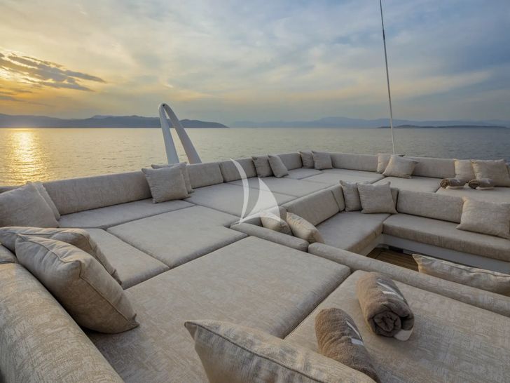 LADY VERA Nobiskrug 73m - sun deck seating area LADY VERA Nobiskrug 73m - sun deck seating area